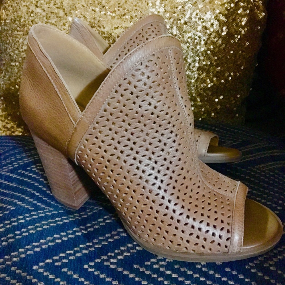 Lucky Brand Tan bootie